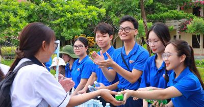 Tiếp sức hơn 41.100 sĩ tử Lâm Đồng trong ngày thi đầu tiên