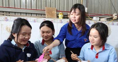 'Bữa cơm 0 đồng' tiếp sức sĩ tử vùng sâu Quảng Sơn