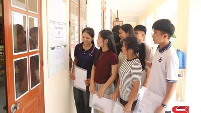Thí sinh biên giới khu vực Sốp Cộp tự tin bước vào môn thi Ngữ Văn