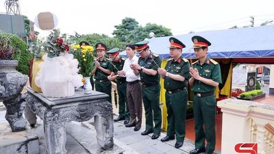 Lấy mẫu xác định danh tính hài cốt liệt sĩ tại Nghĩa trang liệt sĩ phường Tô Hiệu