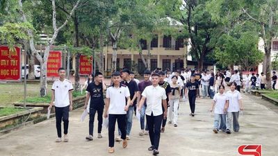 Thí sinh Sơn La phấn khởi hoàn thành ngày thi đầu tiên của Kỳ thi tốt nghiệp THPT