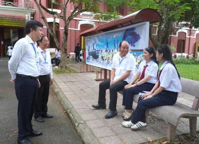 Lãnh đạo thành phố kiểm tra, động viên thí sinh trước giờ thi tốt nghiệp trung học phổ thông