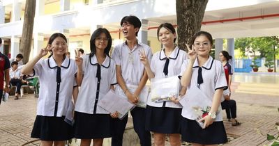 Tự tin vượt 'vũ môn', hơn 142.000 thí sinh TP.HCM bước vào ngày thi đầu tiên