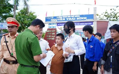 CSGT Đà Nẵng dùng xe đặc chủng đưa thí sinh lạc đường vượt 30km đến điểm thi