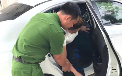 Thanh Hóa: Công an xã đưa đón nữ sinh gãy xương đùi đến điểm thi tốt nghiệp