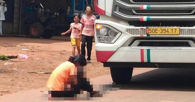 Đắk Lắk: Va chạm xe tải khi đi bộ qua đường, bé 3 tuổi tử vong thương tâm