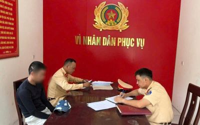 Nghệ An: Xử lý thanh niên điều khiển mô tô buông hai tay, đánh võng trên quốc lộ 1A