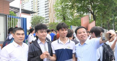 Thí sinh hào hứng vì đề thi Văn tốt nghiệp THPT mới lạ, kỳ vọng đạt 7,5 - 8 điểm
