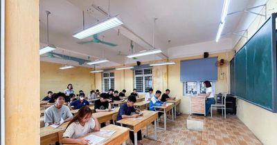 Vĩnh Long: Một thí sinh bị đình chỉ thi vì dùng ChatGPT nhờ giải đề Văn