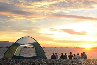 Vì sao camping ven biển được dân văn phòng yêu thích dịp hè 2026?