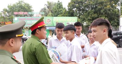 Công an Thanh Hóa tiếp sức sĩ tử thi tốt nghiệp THPT 2026