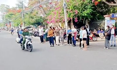 Công an phường Châu Đốc đến tận nhà đưa thí sinh ngủ quên đi thi