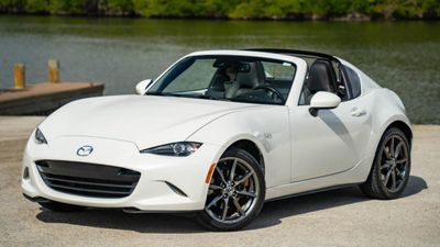 Mẫu xe mui trần Mazda MX-5 RF nhận cọc tại Việt Nam