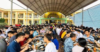 Suất cơm miễn phí đồng hành cùng thí sinh thi tốt nghiệp THPT tại Ứng Thiên, Hòa Xá