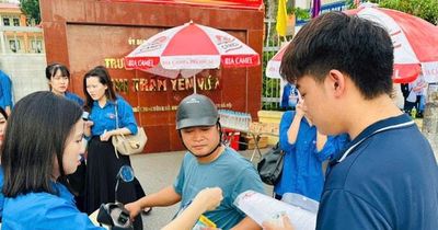 Điểm chờ nghĩa tình tiếp sức thí sinh vượt 'vũ môn'