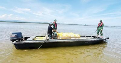 Biên phòng Quảng Ninh thu giữ gần 2.000 lít xăng không rõ nguồn gốc