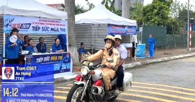 Thiếu tá CSGT dùng xe chuyên dụng đưa nam sinh Hải Phòng gặp sự cố trên đường đến điểm thi