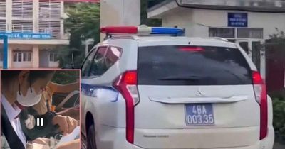 Cảnh sát giao thông kịp thời hỗ trợ nữ sinh vượt 40 km về nhà lấy giấy tờ dự thi tốt nghiệp THPT 2026