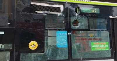 Hà Nội: Vữa rơi từ trần nhà ga Văn Khê trúng xe buýt BRT đang chạy, hành khách một phen hoảng loạn