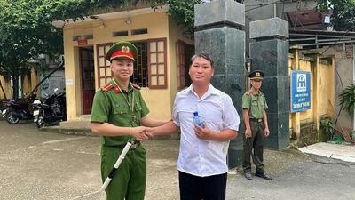 Bí thư Chi bộ 36 tuổi dự thi tốt nghiệp THPT cùng học sinh ở Lào Cai