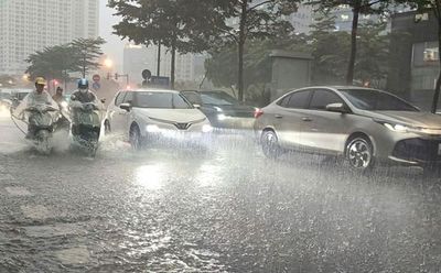 Cảnh báo mưa dông khu vực nội thành Hà Nội chiều nay