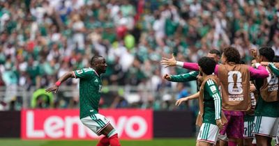 Tiền đạo Mexico ghi bàn đầu tiên, đi vào lịch sử World Cup