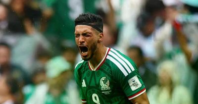 Mexico phá dớp trận ra quân World Cup bằng chiến thắng trước Nam Phi