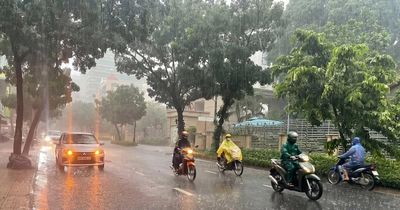 Thời tiết hôm nay: Cả nước mưa giông, nắng nóng tái xuất ở Bắc bộ vào cuối tuần