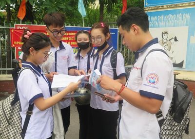 Thi tốt nghiệp THPT 2026: Đề Văn đổi mới, đề Toán không gây bất ngờ