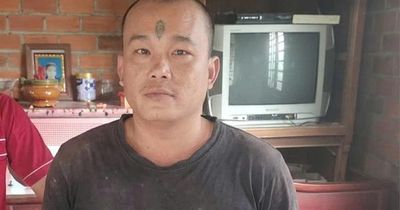 Đối tượng truy nã vừa từ nước ngoài trở về nhà thì bị bắt