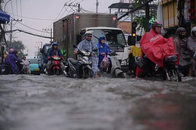 Lời khuyên của Công an TPHCM trong mùa mưa