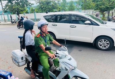 Nữ sinh đến nhầm điểm thi cách xa hơn 30km được Công an xã hỗ trợ
