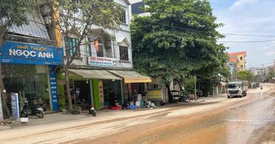 Bắc Ninh: Ngán ngẩm con đường nhếch nhác, bụi bẩn