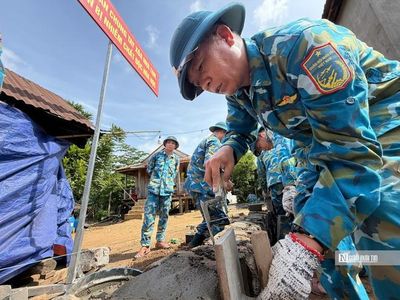 Những 'người thợ xây' đặc biệt dựng mái ấm cho gia đình chính sách