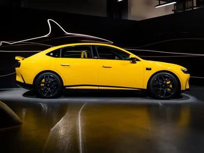 Xe sedan hạng D đậm chất thể thao, công suất 435 mã lực, giá gần 700 triệu đồng