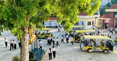 Trường Phổ thông Dân tộc Nội trú THPT số 1 tỉnh Gia Lai đưa đón thí sinh đến điểm thi