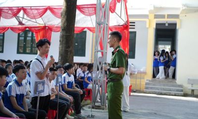 Để trẻ không phải mưu sinh
