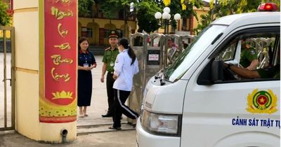 Lào Cai: Công an xã Trấn Yên kịp thời hỗ trợ thí sinh đến điểm thi an toàn, đúng giờ