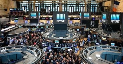 Phố Wall bùng nổ, Dow Jones tăng gần 930 điểm