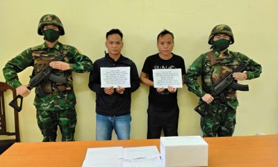 Bắt quả tang 2 đối tượng có hành vi mua bán trái phép 2 bánh hêrôin