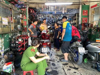 CSGT kiểm tra 3 tiệm sửa xe ở Thủ Đức, yêu cầu không độ xe