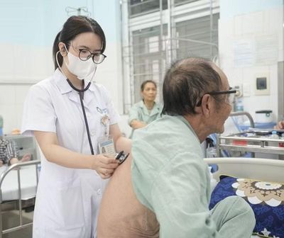 Gắp thành công dị vật phế quản ở vị trí hiếm gặp, nguy cơ chảy máu cao
