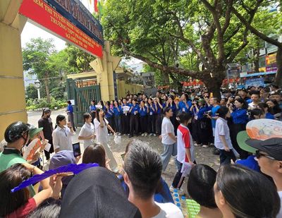 Buổi thi đầu tiên vào lớp 10 tại ngôi trường 'náo nhiệt' nhất Hà Nội