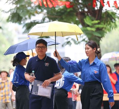 Thí sinh Hà Nội bước vào môn thi Ngoại ngữ Kỳ thi tuyển sinh lớp 10 công lập