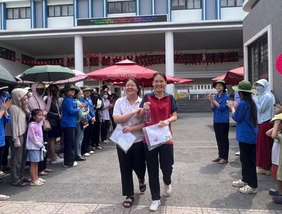 Sáng 31/5: Bài thi môn Toán khép lại kỳ thi vào lớp 10 Trung học phổ thông công lập