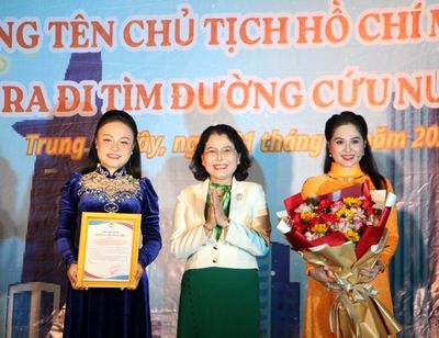 Văn nghệ chào mừng 50 năm Thành phố mang tên Bác tại phường Trung Mỹ Tây
