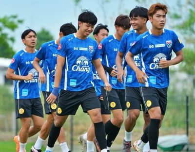 Thái Lan dội 'mưa gôn' để theo kịp Việt Nam và Indonesia đi chứ