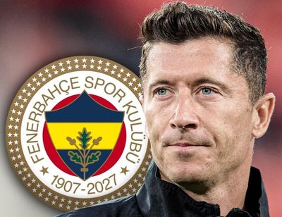 Lewandowski nhận đề nghị chục triệu euro