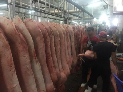 Giá heo hơi hôm nay, 2-6: Giá giảm mạnh ở chợ đầu mối