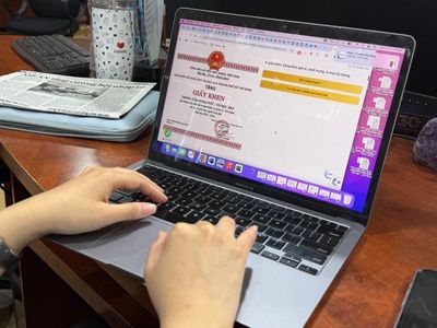 Công an TPHCM cảnh báo phụ huynh thích khoe giấy khen lên mạng
